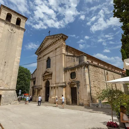 Apartment-old Town-dundo 아파트