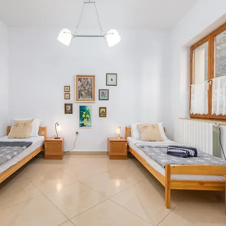 Apartment-old Town-dundo דירה