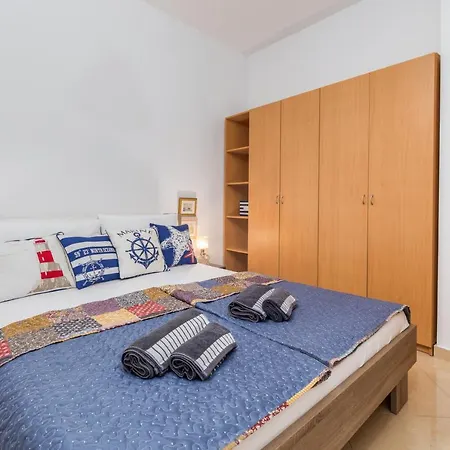 Apartment-old Town-dundo * Pula