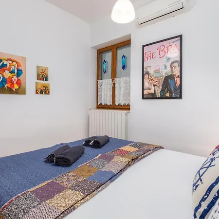 Apartment-old Town-dundo * Pula