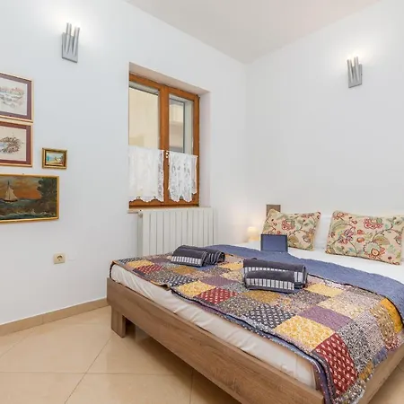 Apartment-old Town-dundo דירה