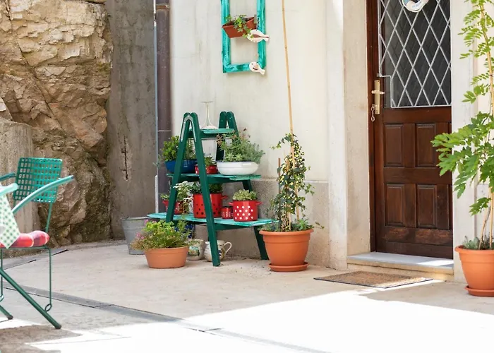 Apartment-old Town-dundo شقة *