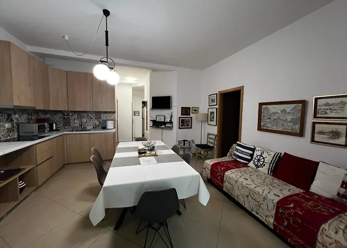 Apartment-old Town-dundo شقة